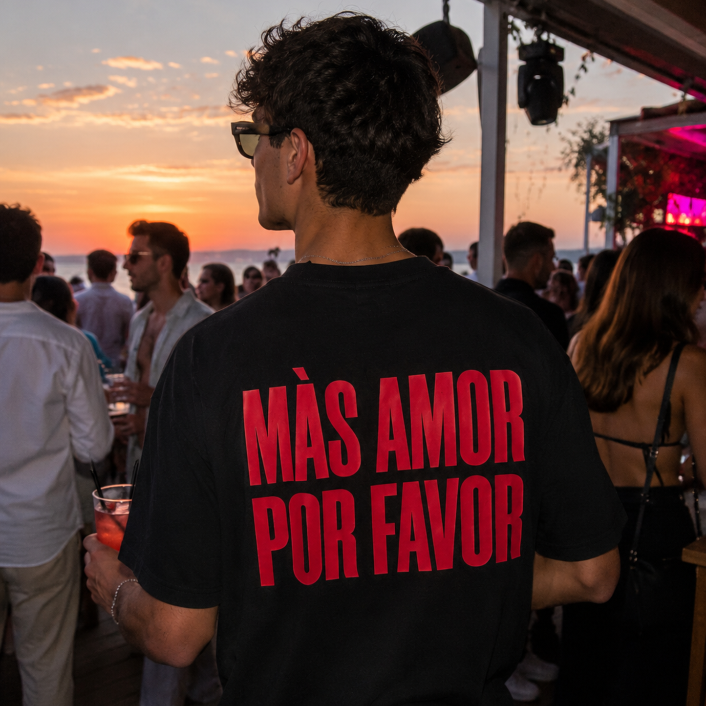 T-Shirt Más Amor Por Favor